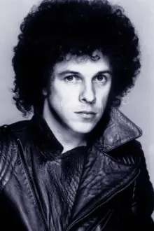 Leo Sayer como: Dan, the Ranger (voice)