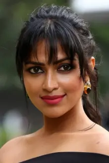 Amala Paul como: Sundari