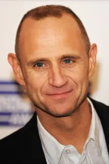 Evan Davis como: Himself - Presenter