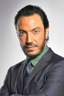 Tarek Lotfy como: Nabil