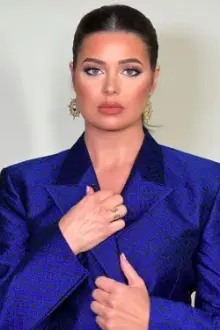 Yosra El Lozy como: كاميليا