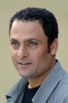 Hossein Yari como: Nasser Khavari