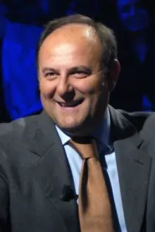 Gerry Scotti como: Mario Cimatti