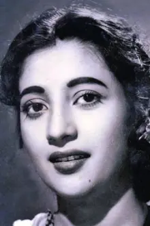 Suchitra Sen como: Atashi Haldar