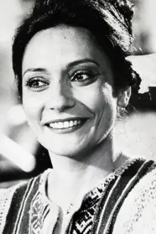 Dora Baret como: Dolores Fernández