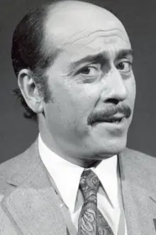 José Luis López Vázquez como: Luis