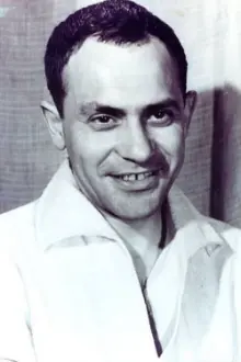 José Luis Ozores como: Julio