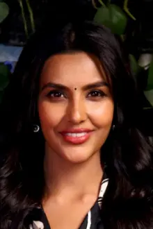 Priya Anand como: Shiney George