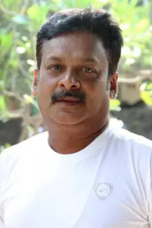 N. Azhagamperumal como: Raghuraman, Vinod's father