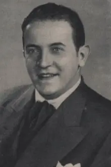 Manuel Arbó como: Don Antonio