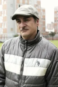 Carlos Hurtado como: Buitraguito