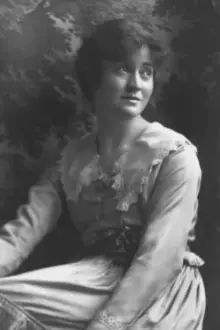 Frances Carson como: Mrs. Errol