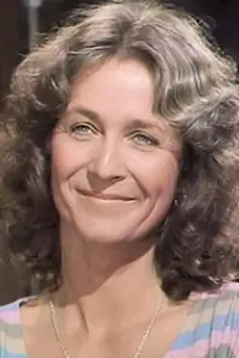 Patricia Garwood como: Mrs Small