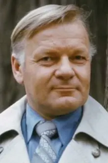 Viktor Miroshnichenko como: майор Белоус