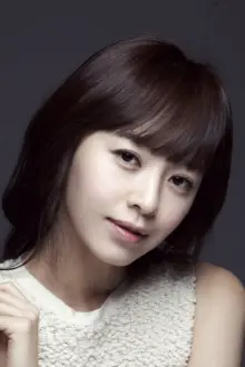 Kang Sung-yeon como: Seo Moon-joo