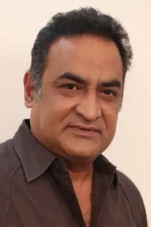 Adukalam Naren como: Ramamoorthy, Dhinesh's father