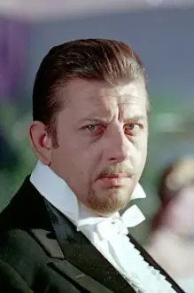 Mariusz Dmochowski como: Piotr Doroń