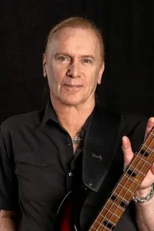 Billy Sheehan como: Bass