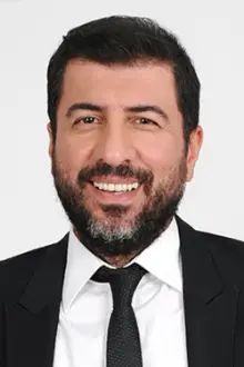 Hakan Bilgin como: Şenol Kaptan