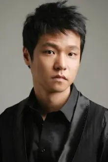 Hong Kyung-in como: Kim Man-Doo