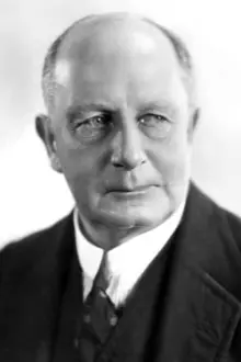 Horace Hodges como: Lord Cheverton