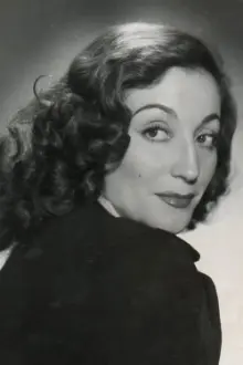 Ada Carrasco como: Doña Chole