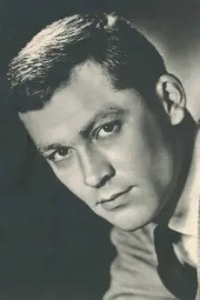 Vladimir Ivashov como: Фёдор Комраков