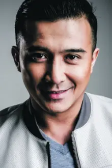 Aaron Aziz como: Adam Mukhriz