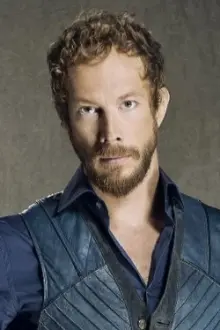 Kristen Holden-Ried como: Ellis Sutton