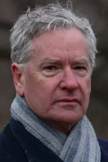 John Boylan como: Warren