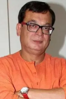 Rajeev Mehta como: Praful Parekh