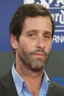 Juan Pablo Shuk como: Rodrigo Santos