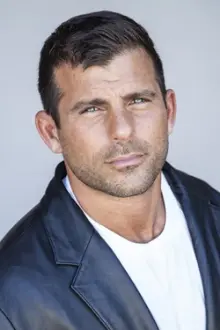 Matthew Kaye como: Matt Striker