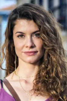 Alinne Moraes como: Bárbara Assunção