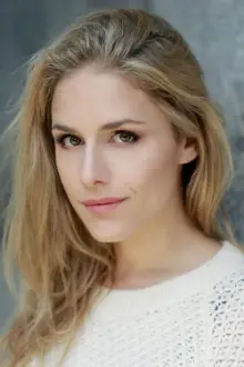 Alix Wilton Regan como: Daisy