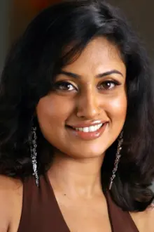 Malavika como: Roopini