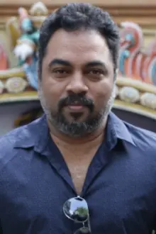 Kalyan Kumar como: Special Appearance in song "Rathirida Roundadida"