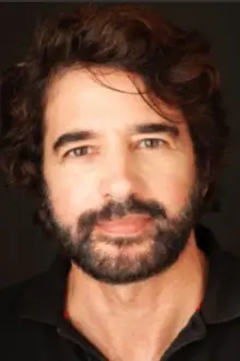 Carlos Vieira como: António