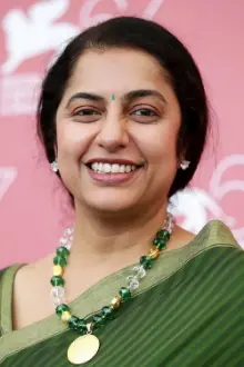 Suhasini Maniratnam como: Komalatammal