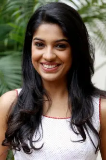 Archana Kavi como: Aathira