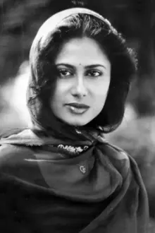 Smita Patil como: Kavita Sanyal