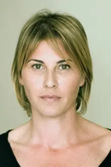 Laëtitia Lacroix como: Julie Bellan