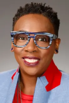 Gina Yashere como: Self - Panellist