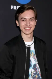 Hayden Byerly como: Nathan 'Nat' Vales