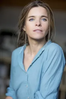 Samantha Rénier como: Juliette Ferrière