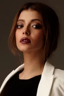 Selin Şekerci como: Zeynep