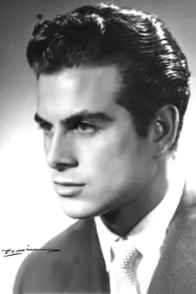 Enrique Vera como: Pepe Molina