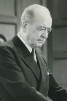 Walter Walker como: Judge Hugo Rickard