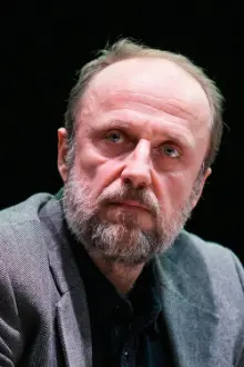 Łukasz Simlat como: Jacek Bauer