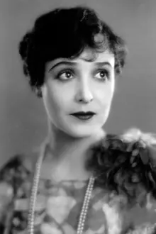 Florence Vidor como: Betty Lovering